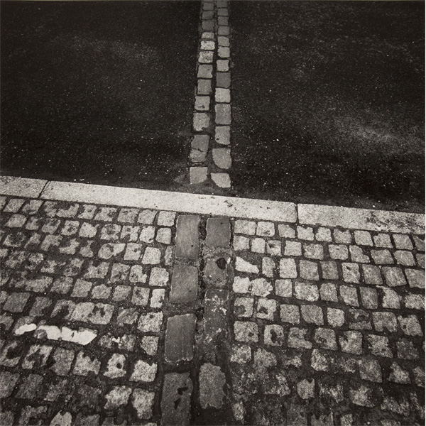 Alan Cohen, NOW (Berlin Wall), 1996. Pigment print. Collection of DePaul Art Museum, gift of Sharon Cohen.